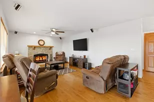 2932 Shetland Ln, Montgomery, IL 60538 - Photo 8