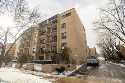 221 N Kenilworth Avenue #109, Oak Park, IL 60302 - Photo 2