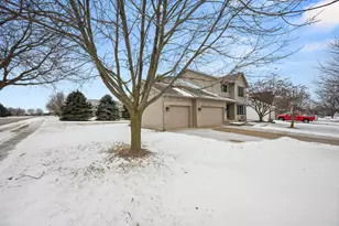 1122 Yorkshire Dr S, Sycamore, IL 60178 - Photo 4