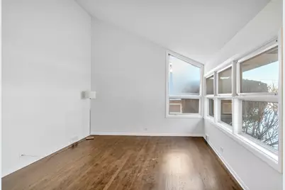 7541 Lyons Street, Morton Grove, IL 60053 - Photo 4