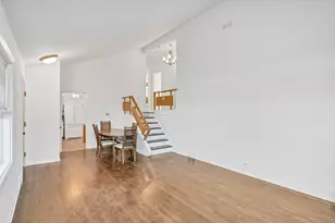 7541 Lyons St, Morton Grove, IL 60053 - Photo 6