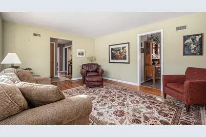 808 S Vail Avenue, Arlington Heights, IL 60005 - Photo 4