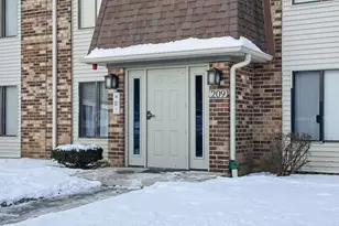 209 W Ct of Shorewood, Vernon Hills, IL 60061 - Photo 2