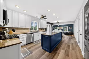 1404 Amy Ln, Libertyville, IL 60048 - Photo 6