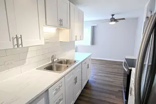 10 Oak Ave, Westmont, IL 60559 - Photo 2