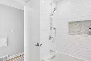 310 Leitch Ave, La Grange, IL 60525 - Photo 20