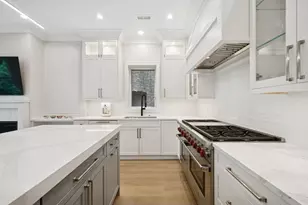 2136 N Cleveland Ave, Chicago, IL 60614 - Photo 16