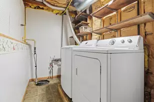 121 E Clarendon Dr, Round Lake Beach, IL 60073 - Photo 26