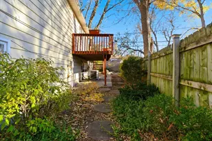 121 E Clarendon Dr, Round Lake Beach, IL 60073 - Photo 32