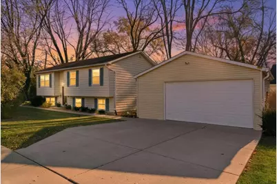 121 E Clarendon Drive, Round Lake Beach, IL 60073 - Photo 2