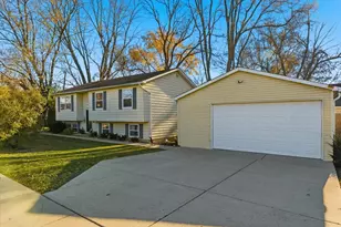 121 E Clarendon Dr, Round Lake Beach, IL 60073 - Photo 28