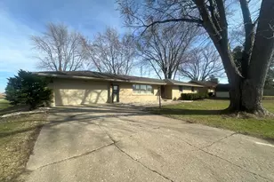 2408 16th Ave, Sterling, IL 61081 - Photo 2