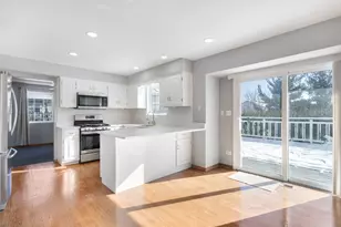 923 Ontario Dr, Romeoville, IL 60446 - Photo 2