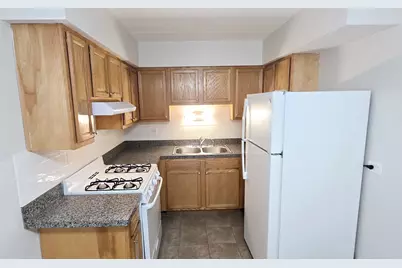 318 W Naperville Road #8, Westmont, IL 60559 - Photo 6