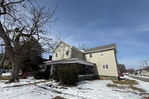 1021 Jefferson Ave, Charleston, IL 61920 - Photo 2