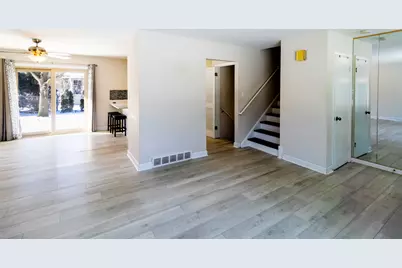 638 N Stephen Drive, Palatine, IL 60067 - Photo 8