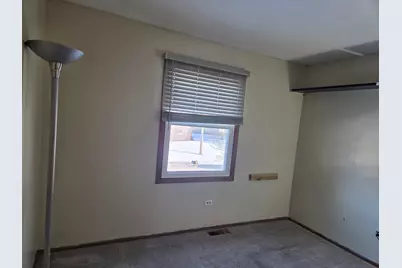 210 Hazelwood Drive, Lindenhurst, IL 60046 - Photo 10