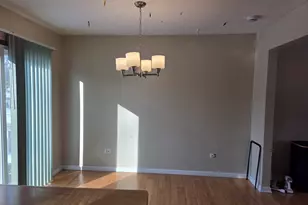 210 Hazelwood Dr, Lindenhurst, IL 60046 - Photo 8