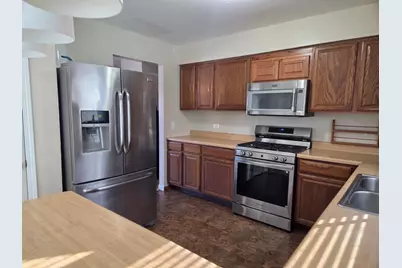 210 Hazelwood Drive, Lindenhurst, IL 60046 - Photo 6