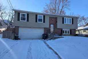 210 Hazelwood Dr, Lindenhurst, IL 60046 - Photo 1