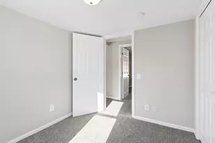 147 Caroline St, East Peoria, IL 61611 - Photo 6