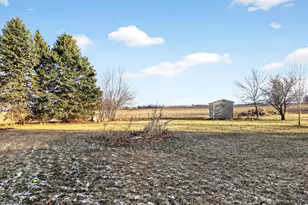 21230 Virginia Rd, Dekalb, IL 60115 - Photo 4