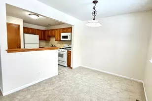 2400 Mallow Ct, Schaumburg, IL 60194 - Photo 8