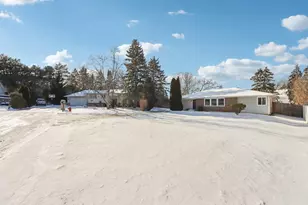 120 Walter Ct, Bloomingdale, IL 60108 - Photo 2