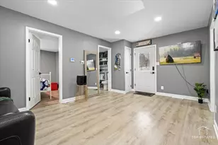 268 N Gifford St, Elgin, IL 60120 - Photo 4