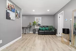 268 N Gifford St, Elgin, IL 60120 - Photo 8