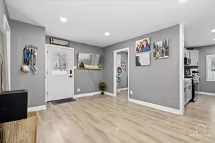 268 N Gifford St, Elgin, IL 60120 - Photo 6