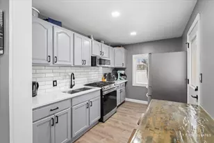 268 N Gifford St, Elgin, IL 60120 - Photo 12