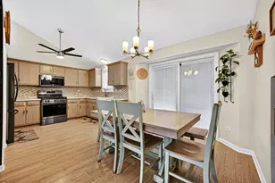 6822 Hadrian Dr, Joliet, IL 60431 - Photo 4