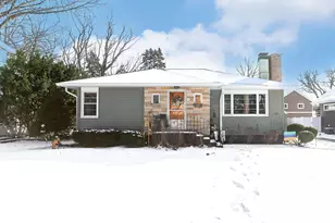 121 Pomeroy Ave, Crystal Lake, IL 60014 - Photo 2