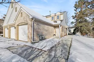 382 Crystal Ridge Dr, Crystal Lake, IL 60012 - Photo 1