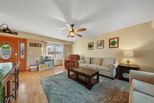 230 E Big Timber Dr, Coal City, IL 60416 - Photo 8