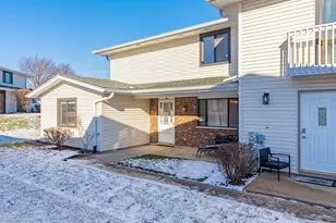 159 Chatham Ct, Bloomingdale, IL 60108 - Photo 2