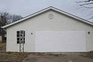 956 Auburn Ln, Orangeville, IL 62939 - Photo 4