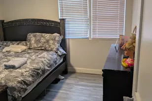 570 Farnum Ave, Aurora, IL 60505 - Photo 8