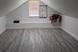 570 Farnum Ave, Aurora, IL 60505 - Photo 10