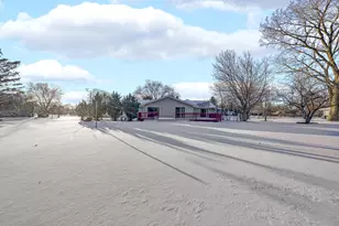 2226 Shannondale Rd, Green Oaks, IL 60048 - Photo 24