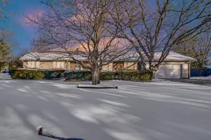 2226 Shannondale Rd, Green Oaks, IL 60048 - Photo 1