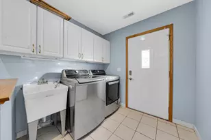 2226 Shannondale Rd, Green Oaks, IL 60048 - Photo 16