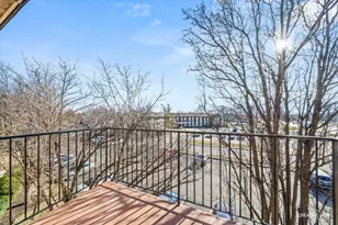 1004 N Mill St, Naperville, IL 60563 - Photo 14