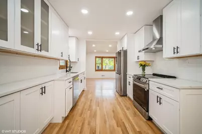 119 E Ellis Avenue, Libertyville, IL 60048 - Photo 6