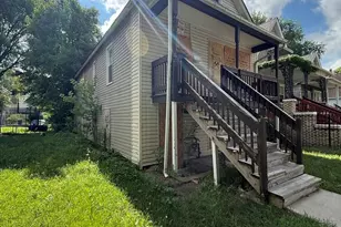 8417 S Escanaba Ave, Chicago, IL 60617 - Photo 2