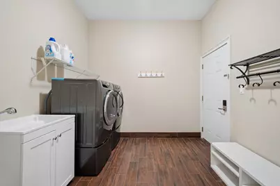 940 Freeman Road, Hoffman Estates, IL 60192 - Photo 22