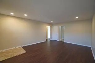 2908 30th St, Zion, IL 60099 - Photo 4