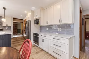 2813 Stonehurst Dr, Bloomington, IL 61704 - Photo 18