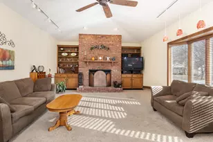 2813 Stonehurst Dr, Bloomington, IL 61704 - Photo 22